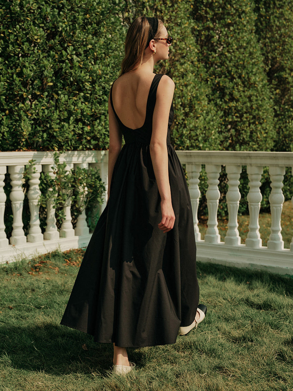 Şık Kolsuz Sırt Açık Plise Maxi Elbise