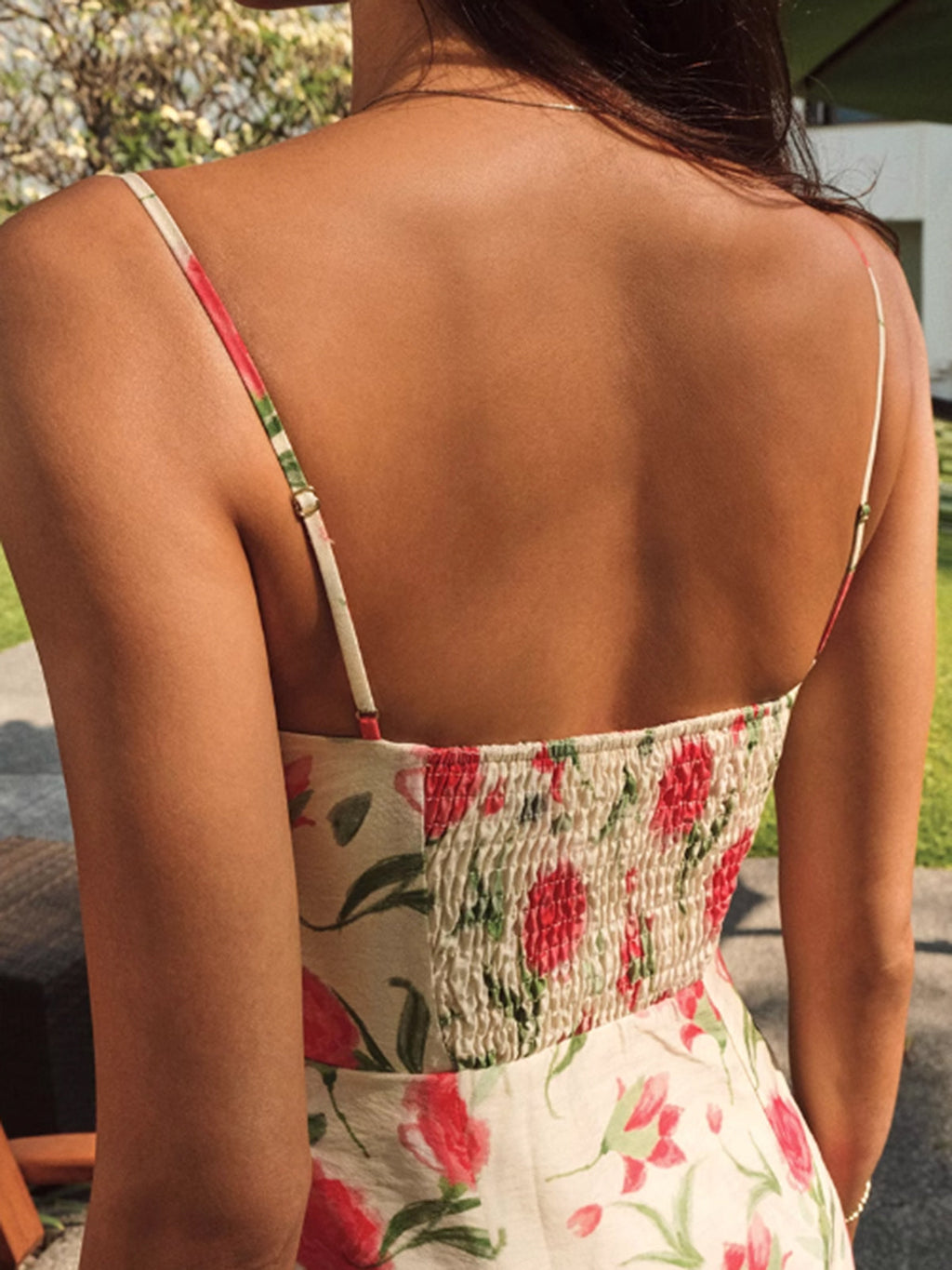 Şık Çiçekli Fırfırlı Elbise, Şık Düğme Detaylarıyla