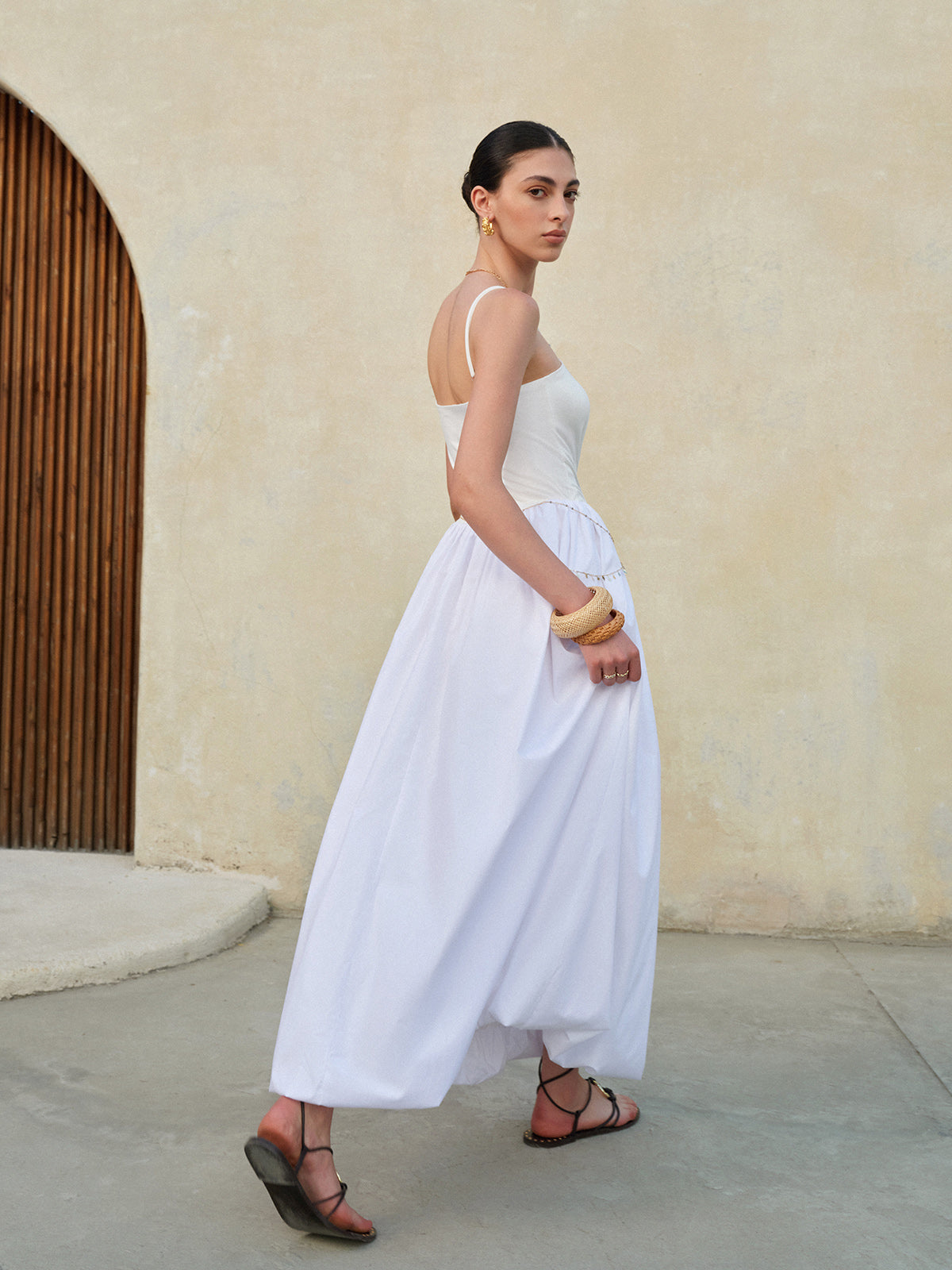 Şık Balon Etek Askılı Elbise ile Kusursuz Bir Görünüm