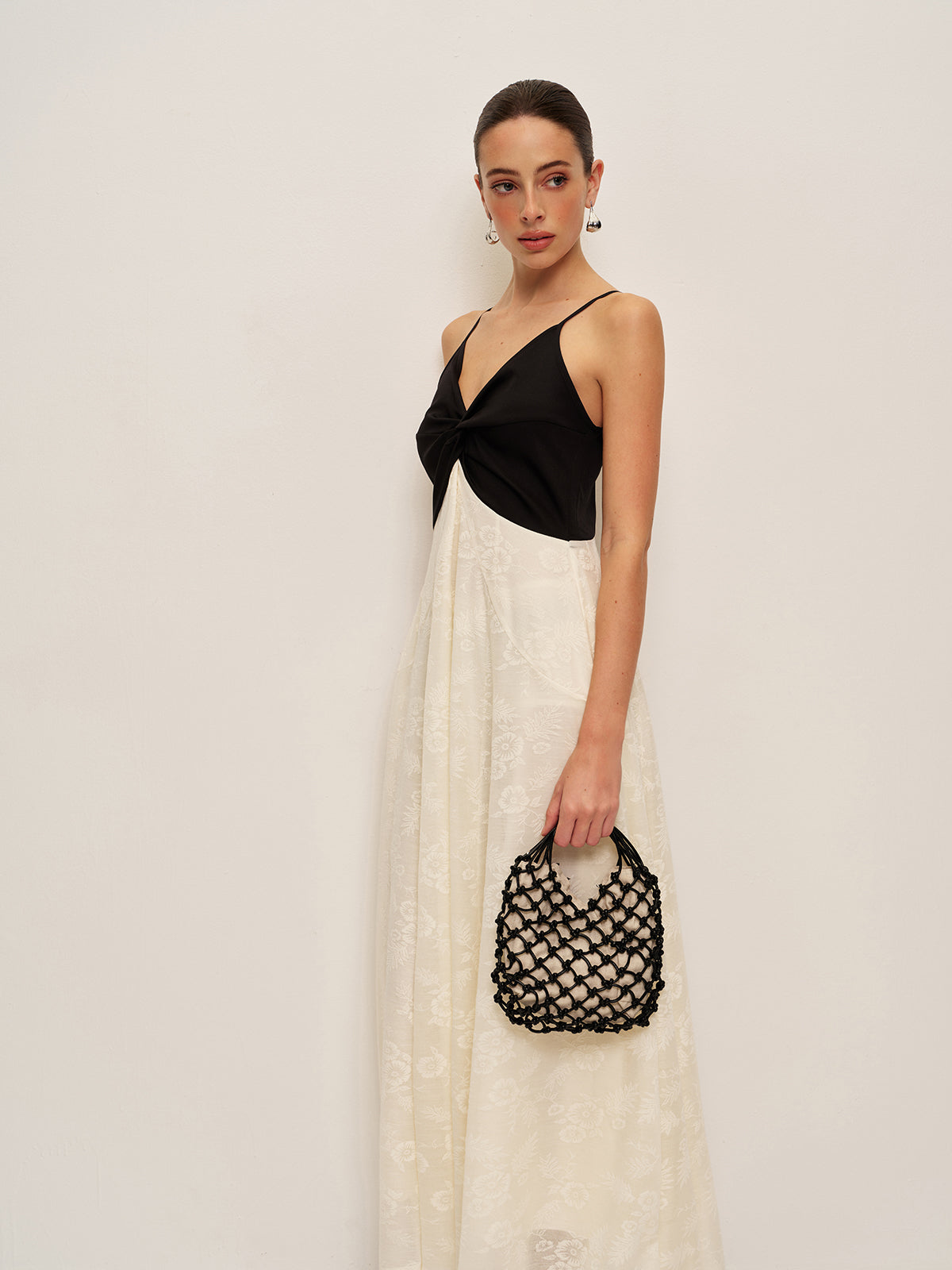 Şık İki Renkli Dönüşlü Ön Kısmı Sarmal Askılı Abiye Elbise