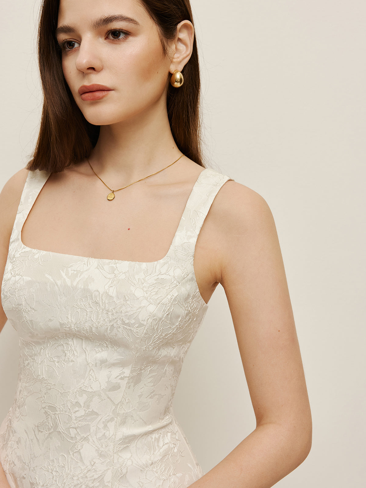 Çekici Çiçek Desenli Jakarlı Abiye Kare Yaka Elbise