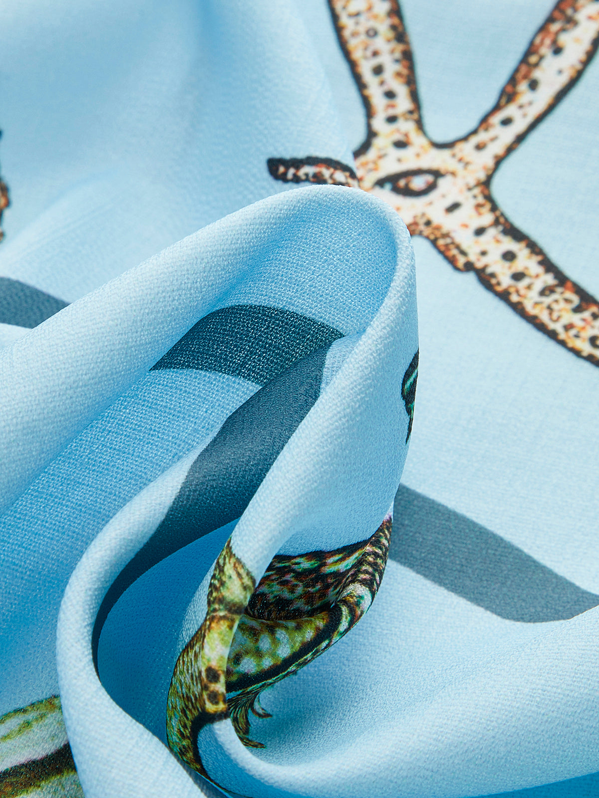 Şık Düğmeli Yaka Aqua Baskılı Gömlek ve Kemer