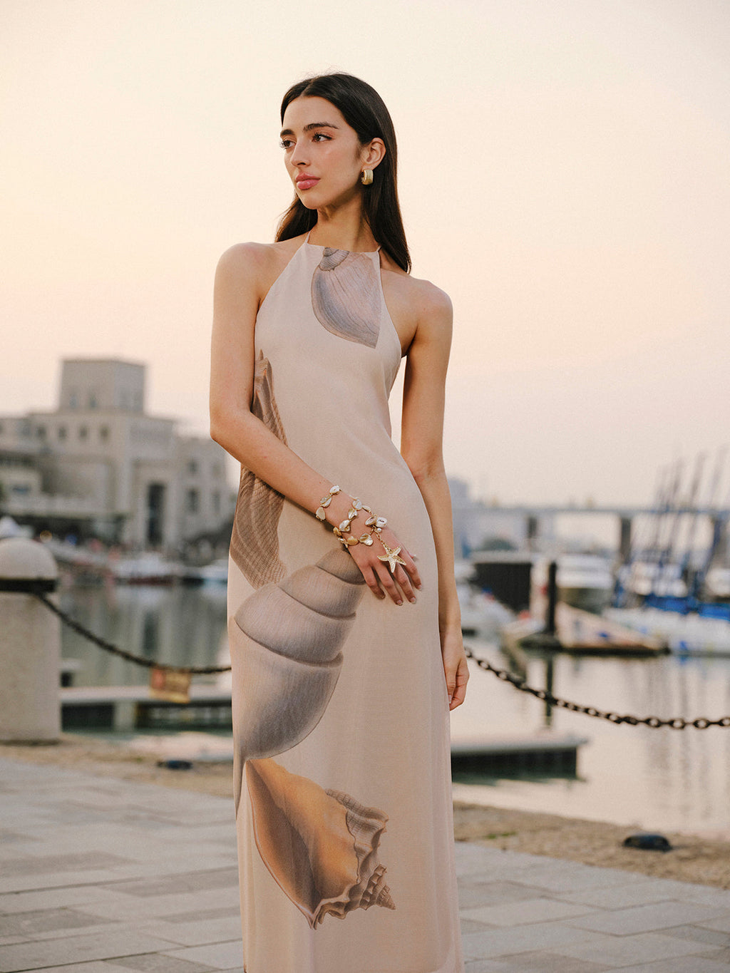 Şık Sırt Açık Halter Yaka File Elbise