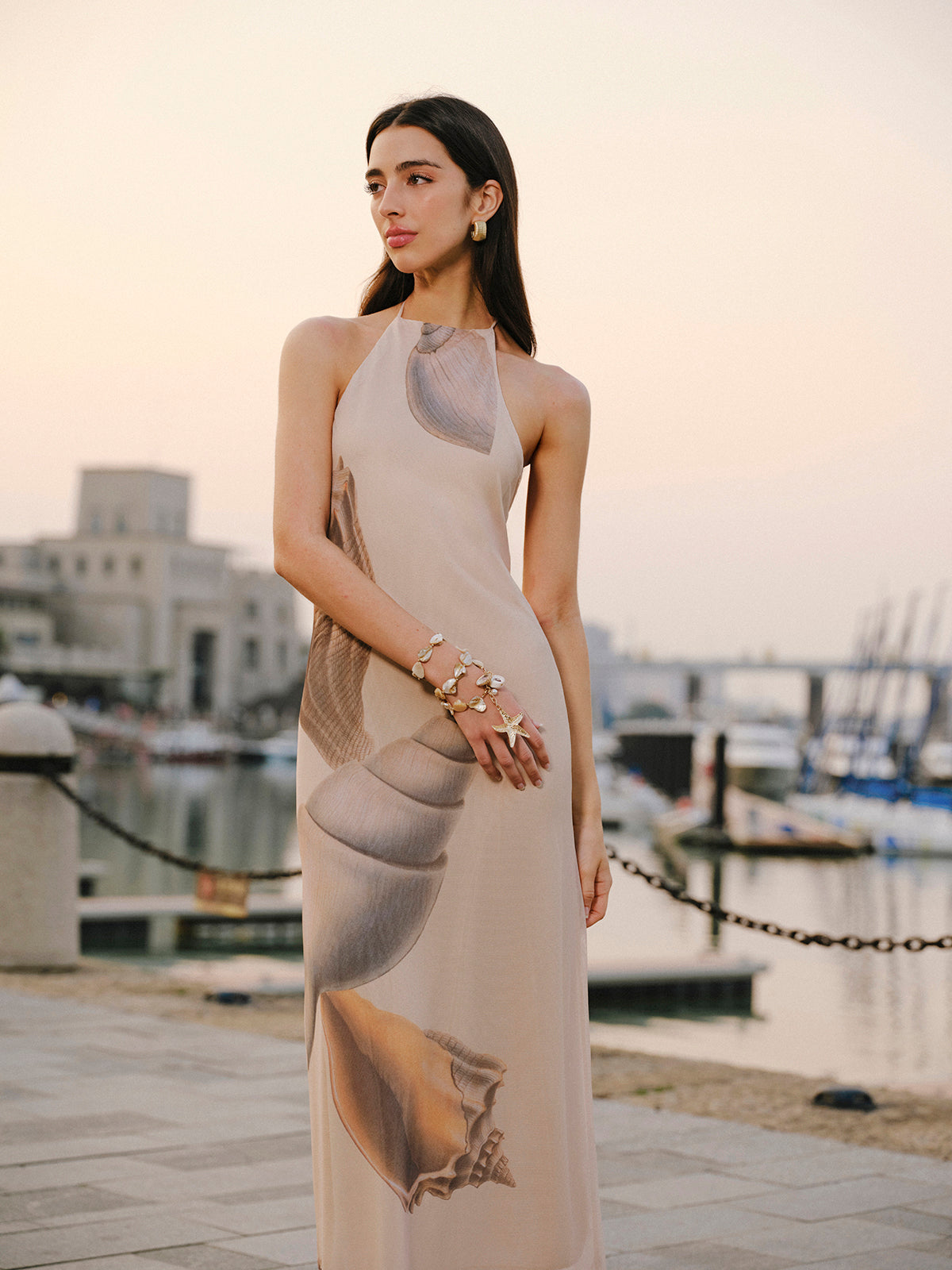 Şık Sırt Açık Halter Yaka File Elbise