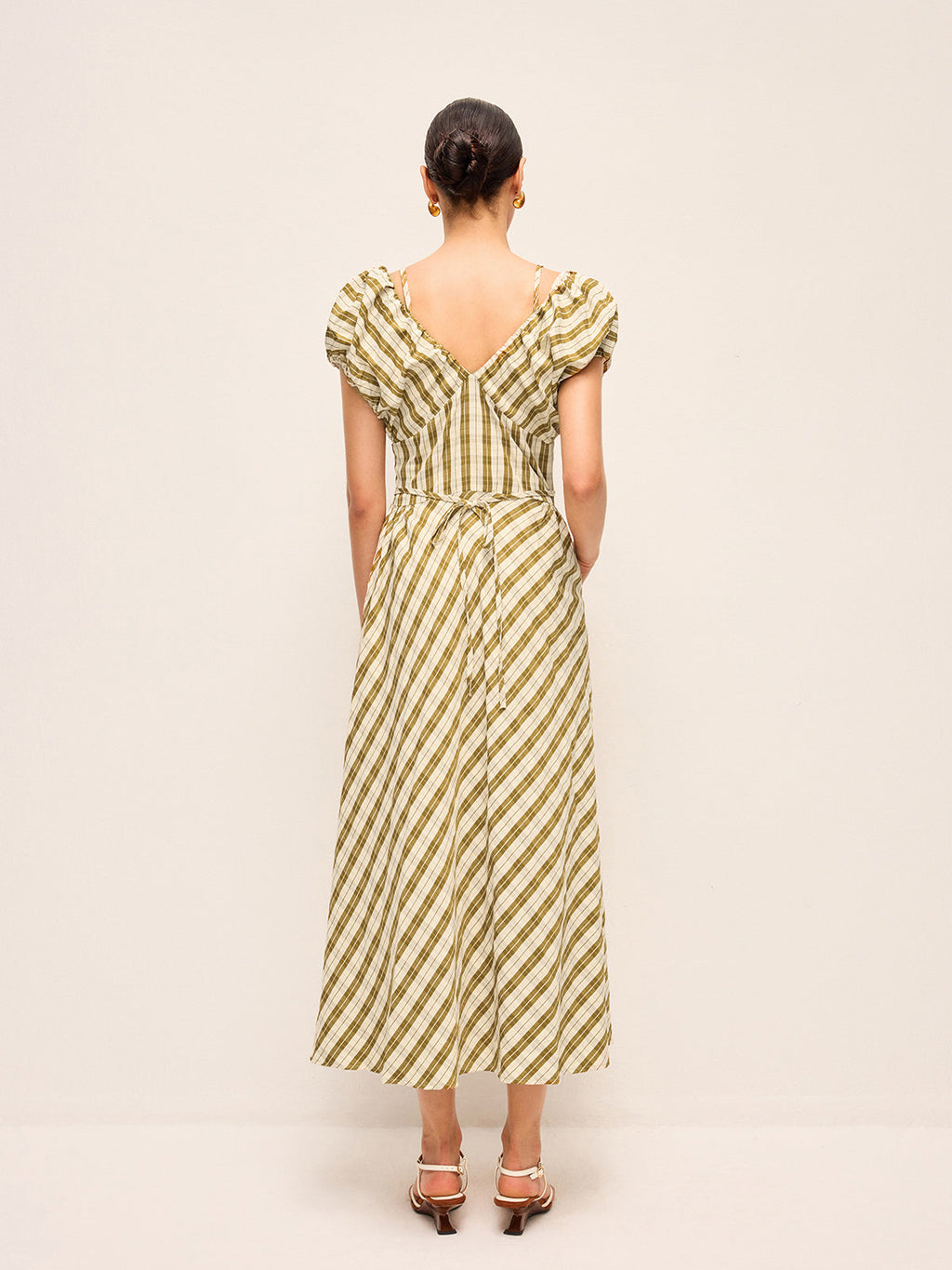 Kareli Elbise Kalp Yaka ve Balon Kollu, Bel Bağcıksız