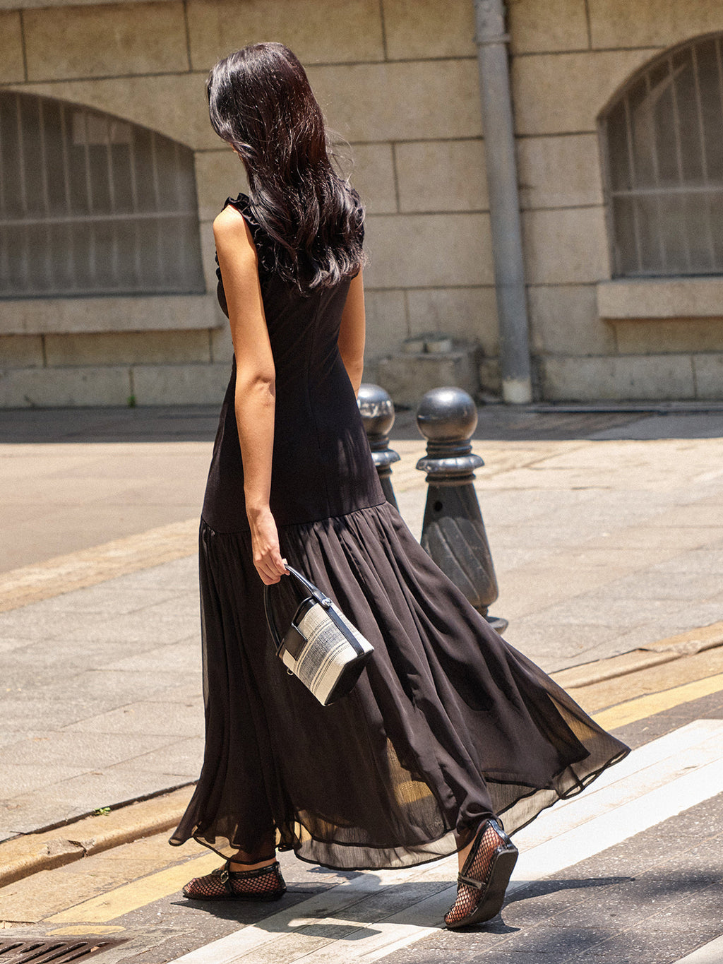 Volan Detaylı Sıklaştırmalı Maxi Elbise