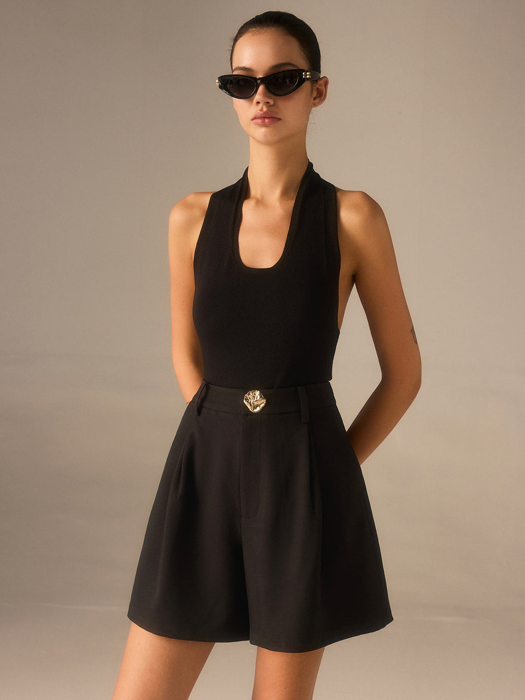 Metal Detaylı Yüksek Bel Şort