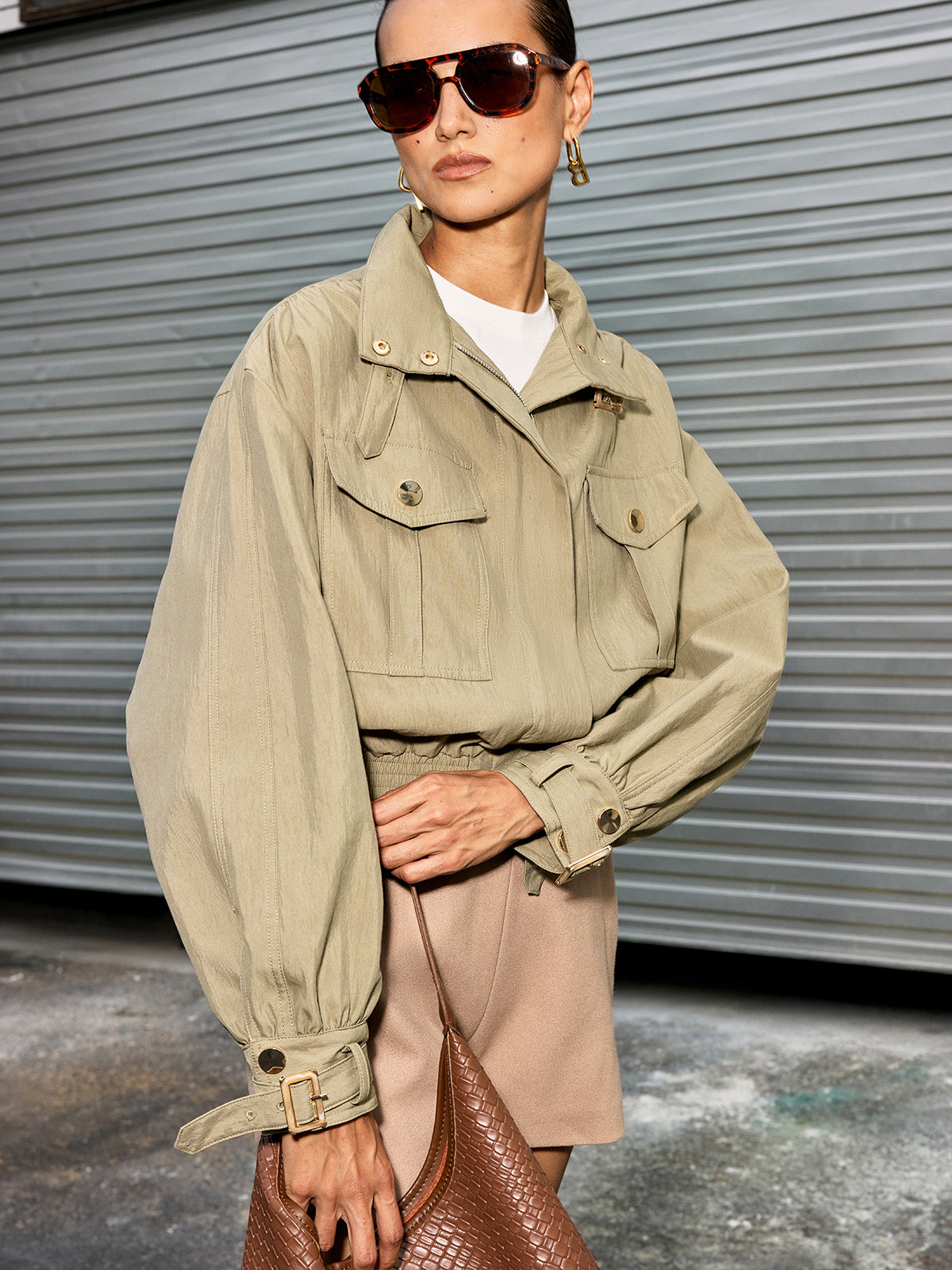 Kemerli Yaka Detaylı Pamuk Karışımlı Kısa Ceket