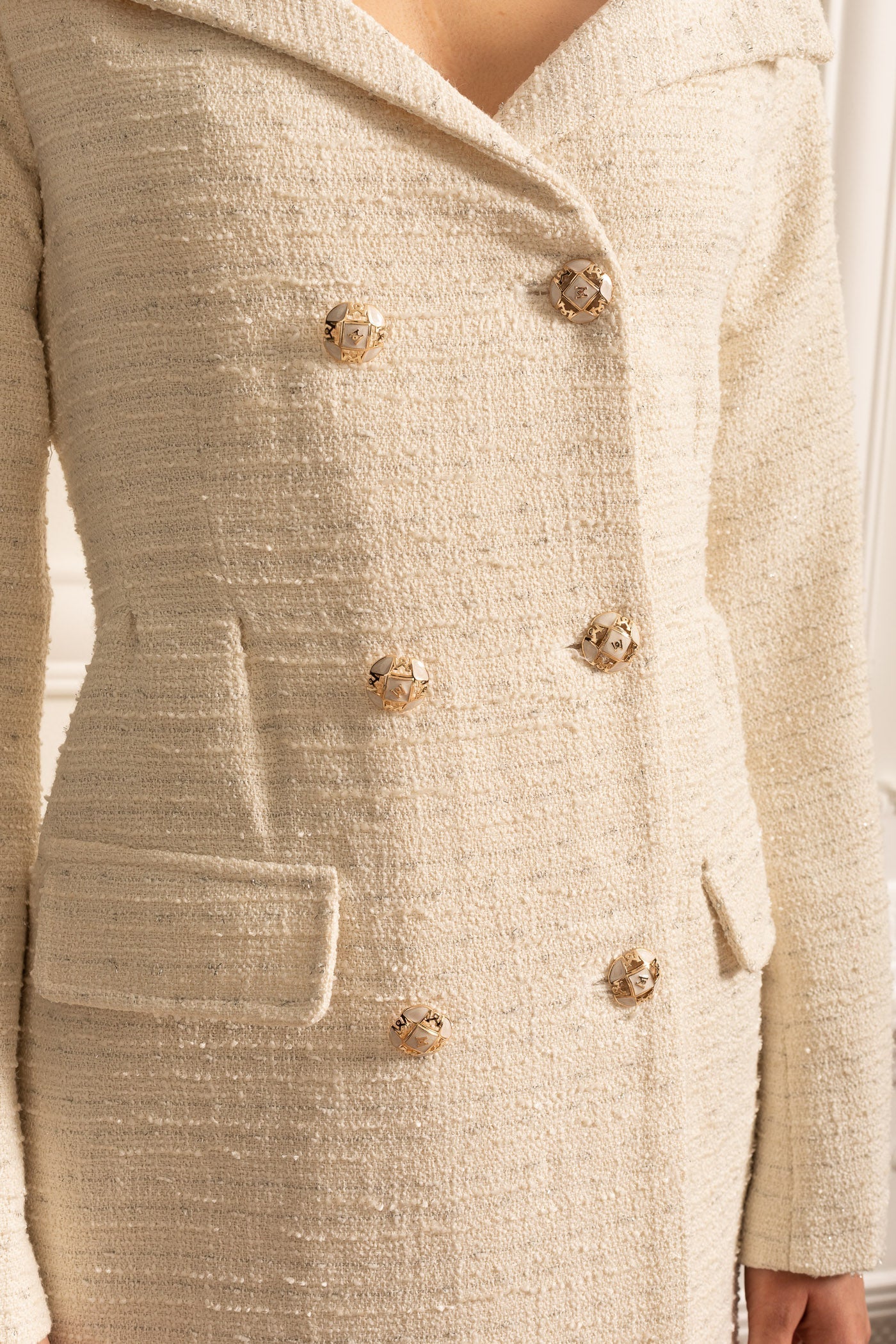 Kruvaze Dokulu, Dekoratif Altın Düğmeli Elbise