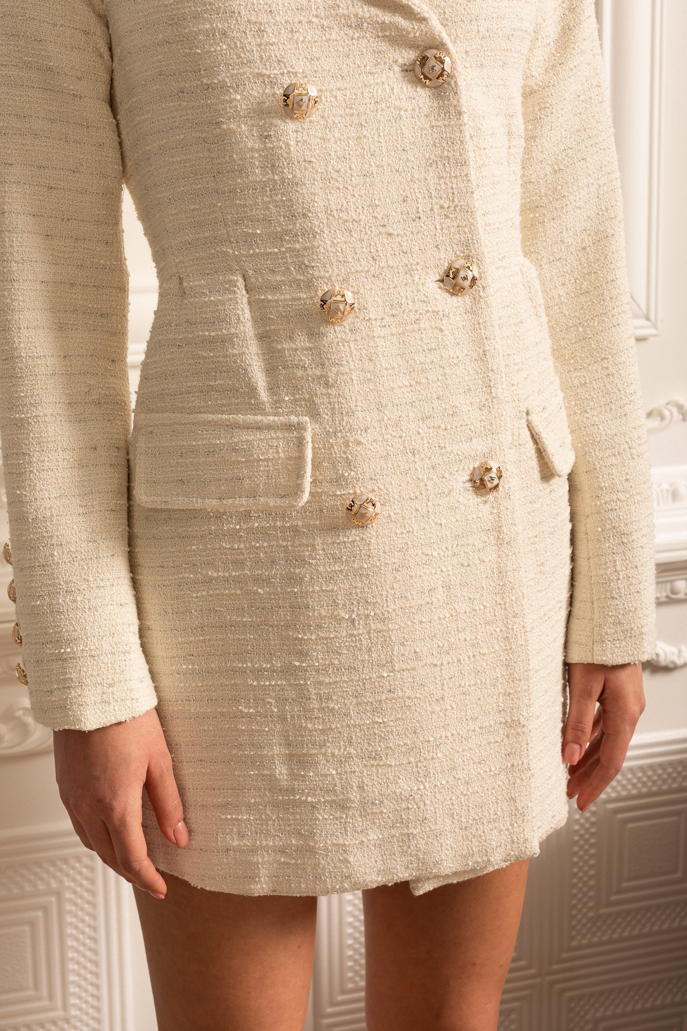 Kruvaze Dokulu, Dekoratif Altın Düğmeli Elbise