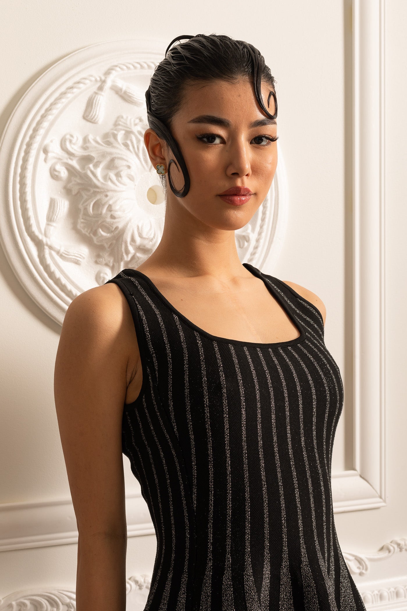 Pırıltılı Gümüş Dikey Çizgili Zarif Mini Elbise