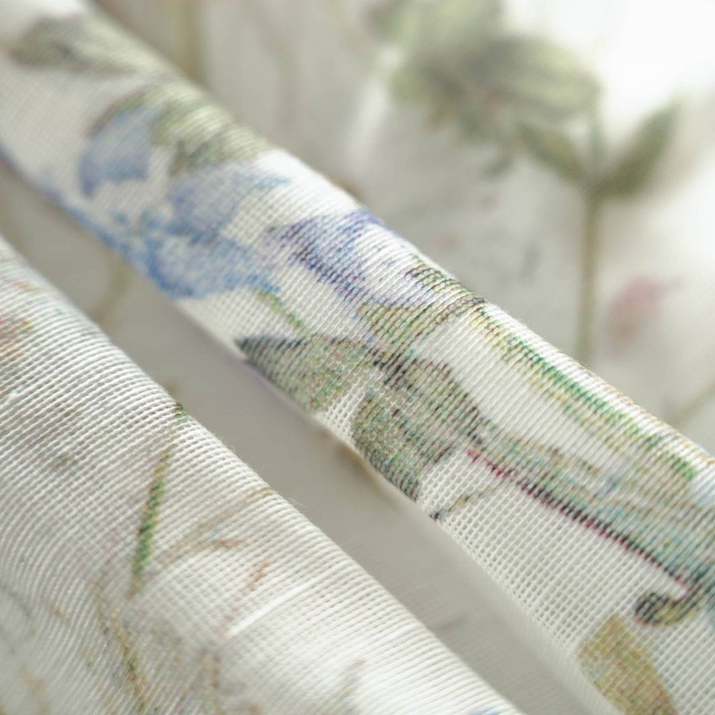 Dantelli Bedene Sahip Çiçek İşlemeli Midi Elbise