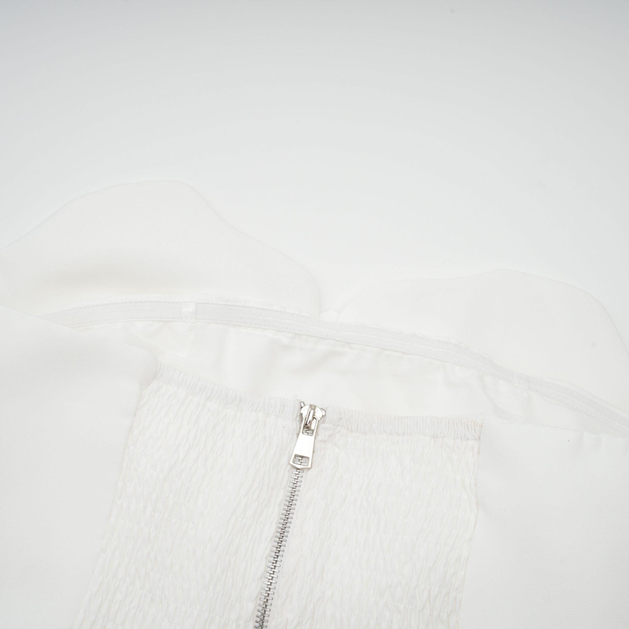 Flora Elegance Beyaz 3D Çiçek Detaylı Straplez Bluz