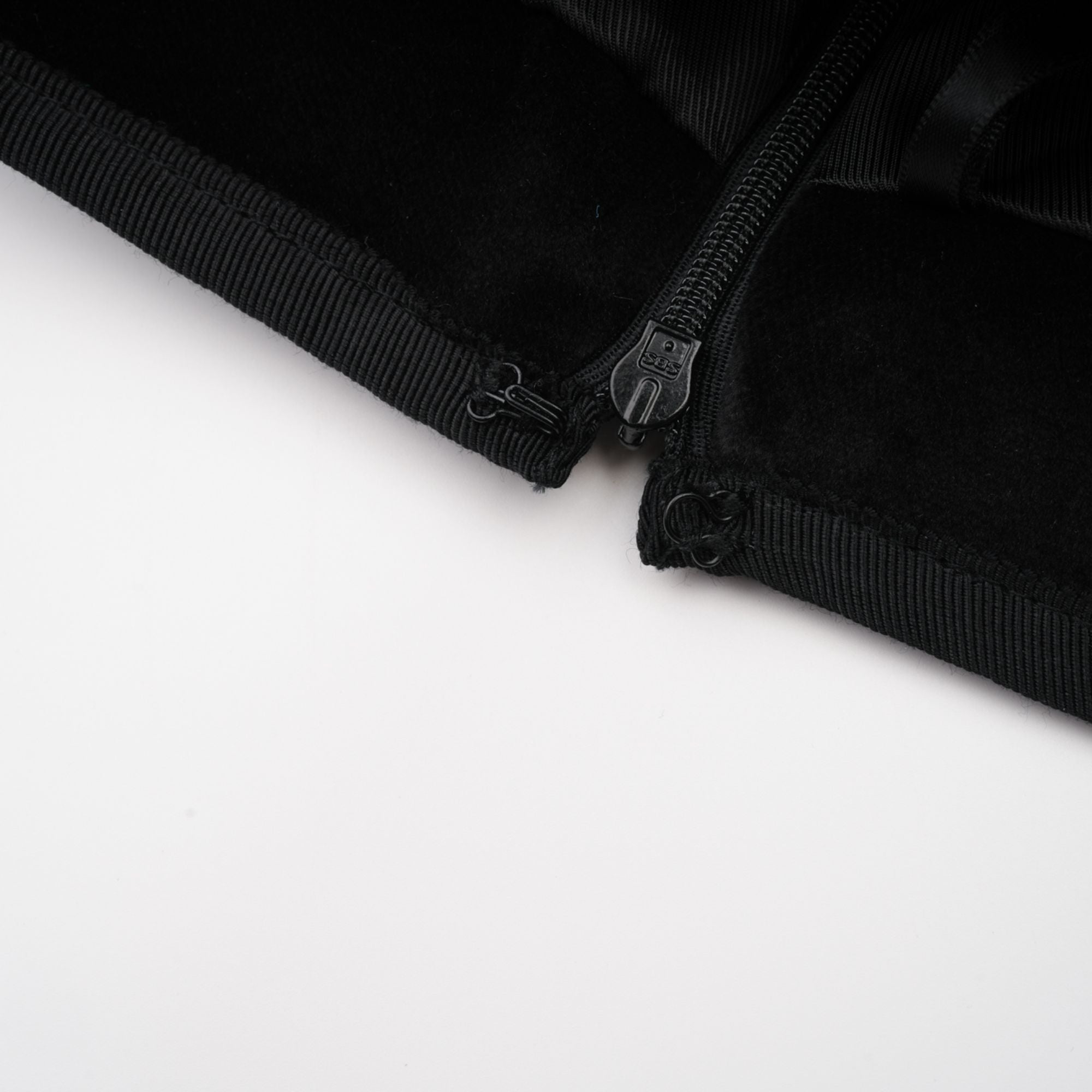 Camille Sahte Cepli, Kristal İşlemeli Etek