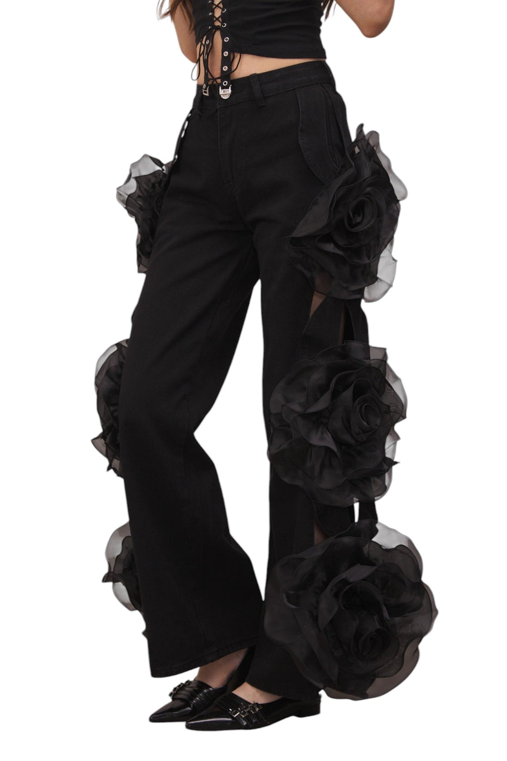 Çiçek Desenli Oyuk Detaylı Jean