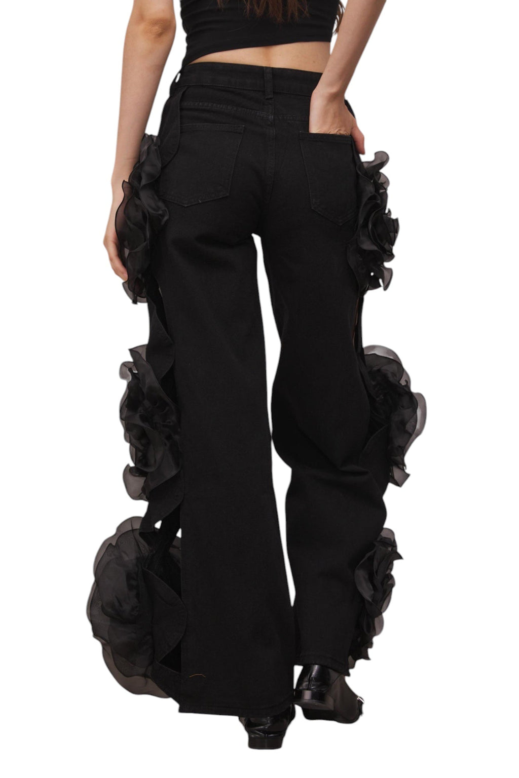 Çiçek Desenli Oyuk Detaylı Jean