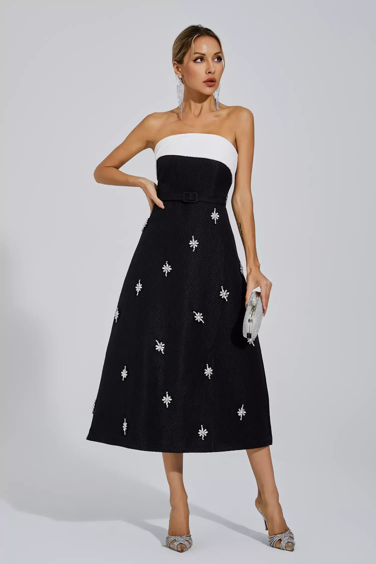 Emberlynn Siyah Beyaz Patchwork Midi Elbise