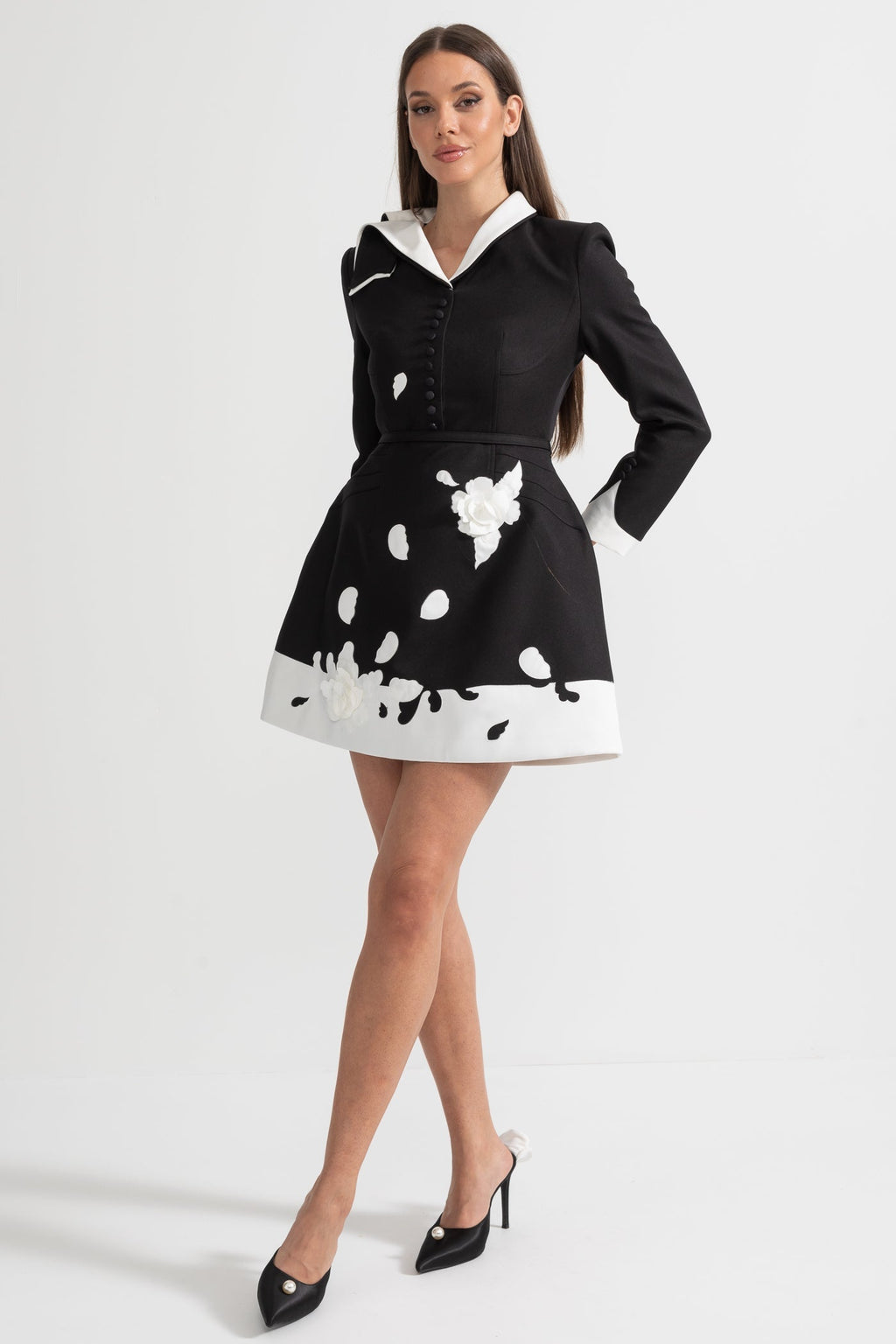 Siyah Çiçek Süslemeli Elbise
