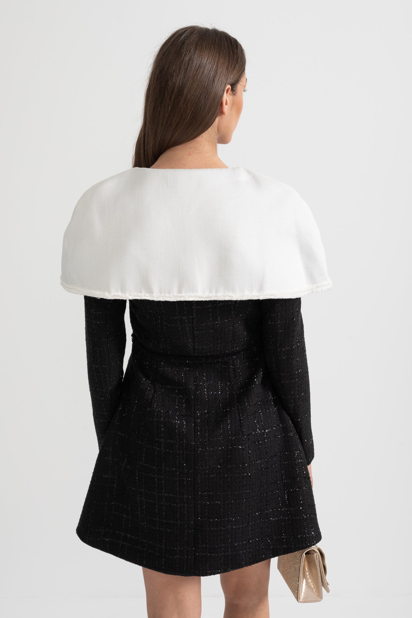 Siyah Dokulu Tweed Elbise – Belirgin Omuz Detaylı, Uzun Kollu