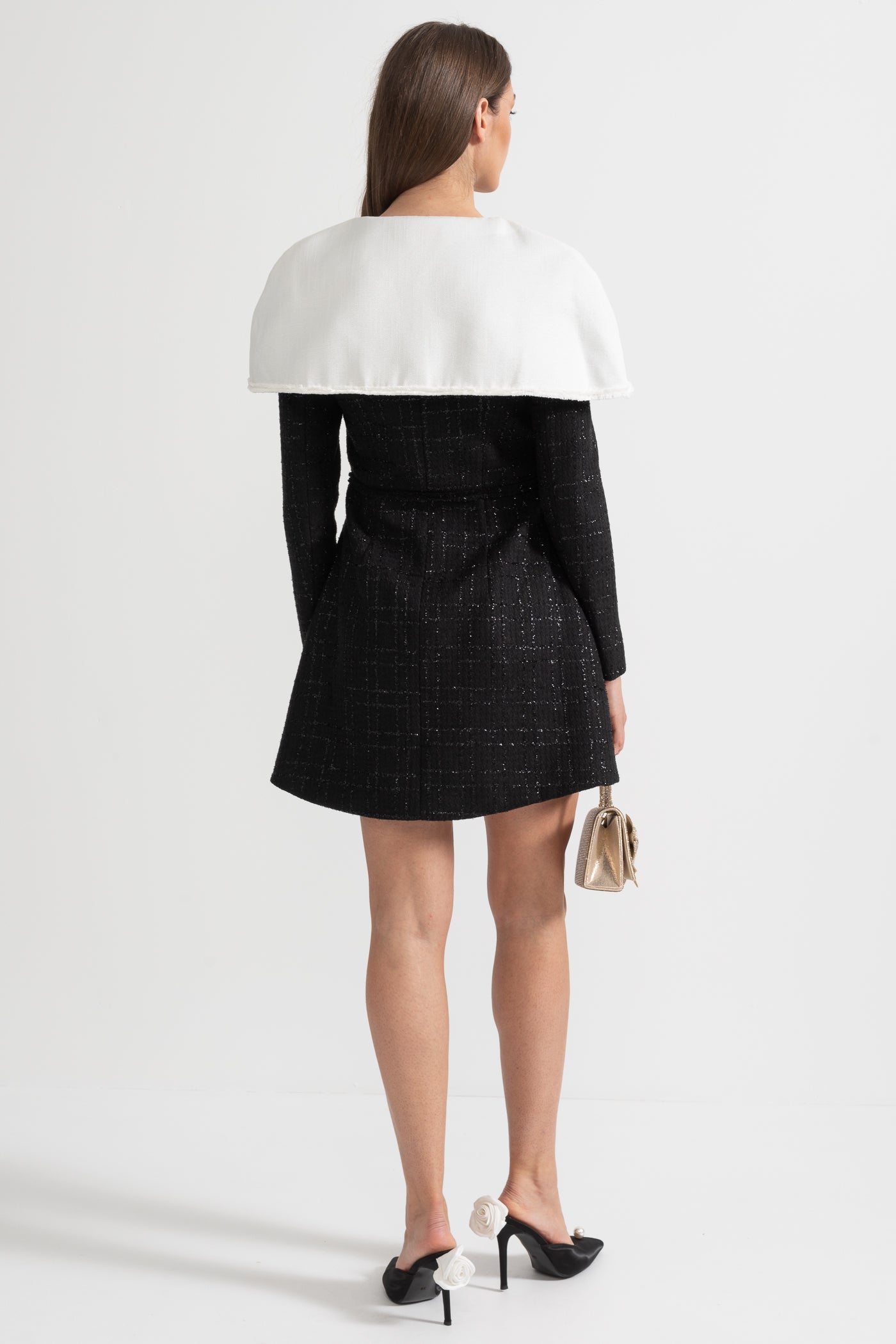 Siyah Dokulu Tweed Elbise – Belirgin Omuz Detaylı, Uzun Kollu