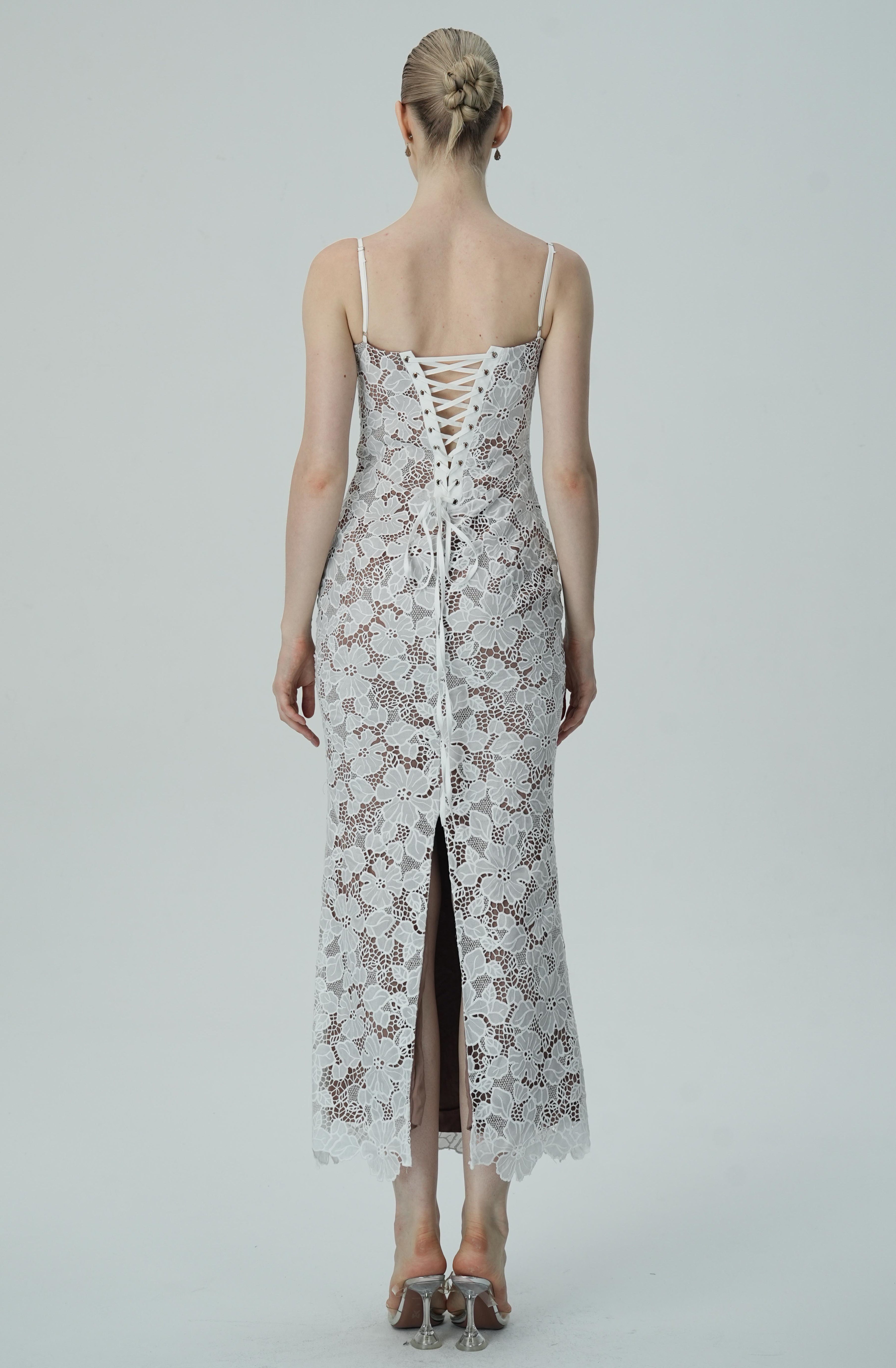 Beyaz Çiçekli Dantel Spagetti Askılı Elbise