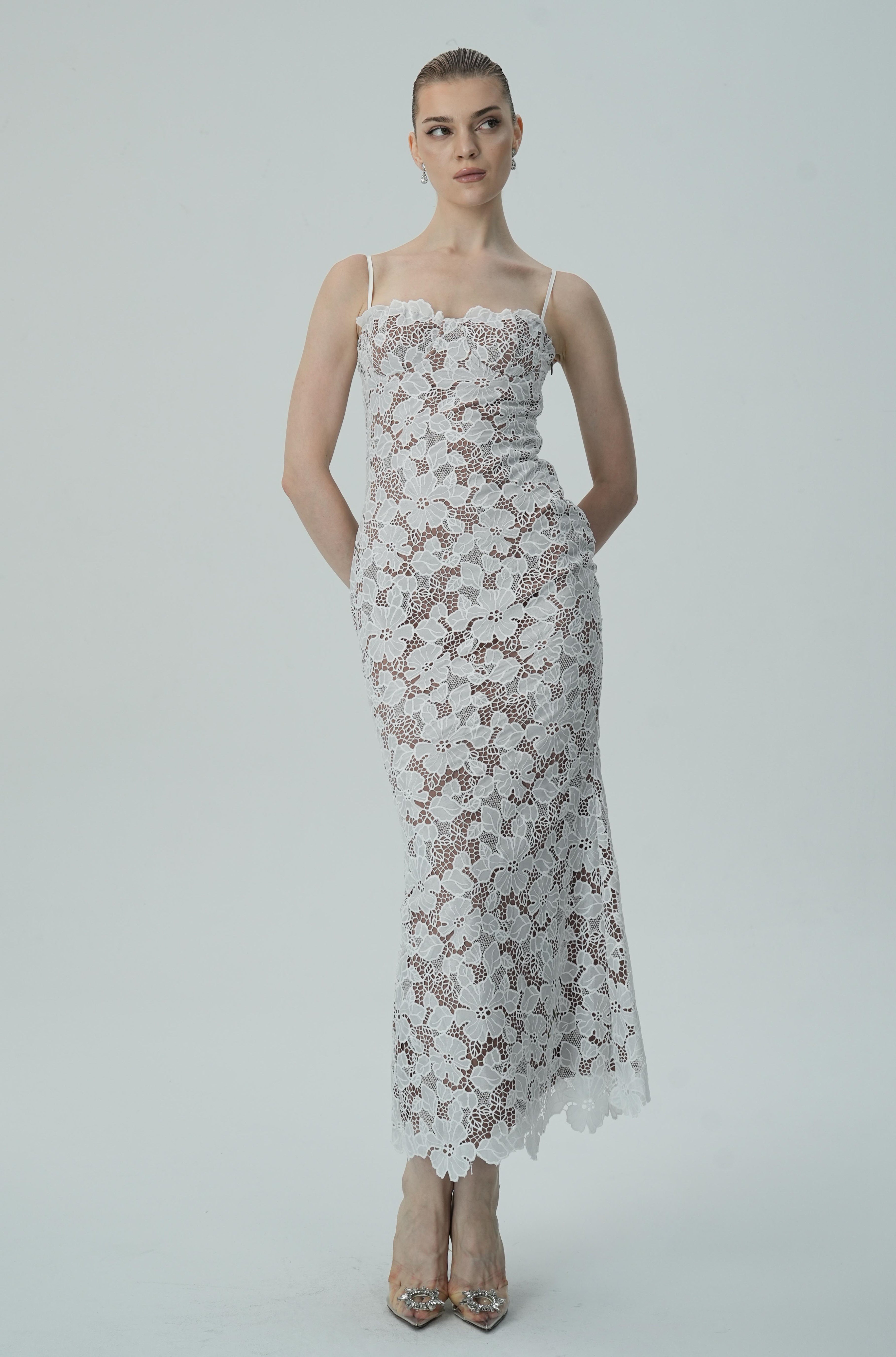 Beyaz Çiçekli Dantel Spagetti Askılı Elbise