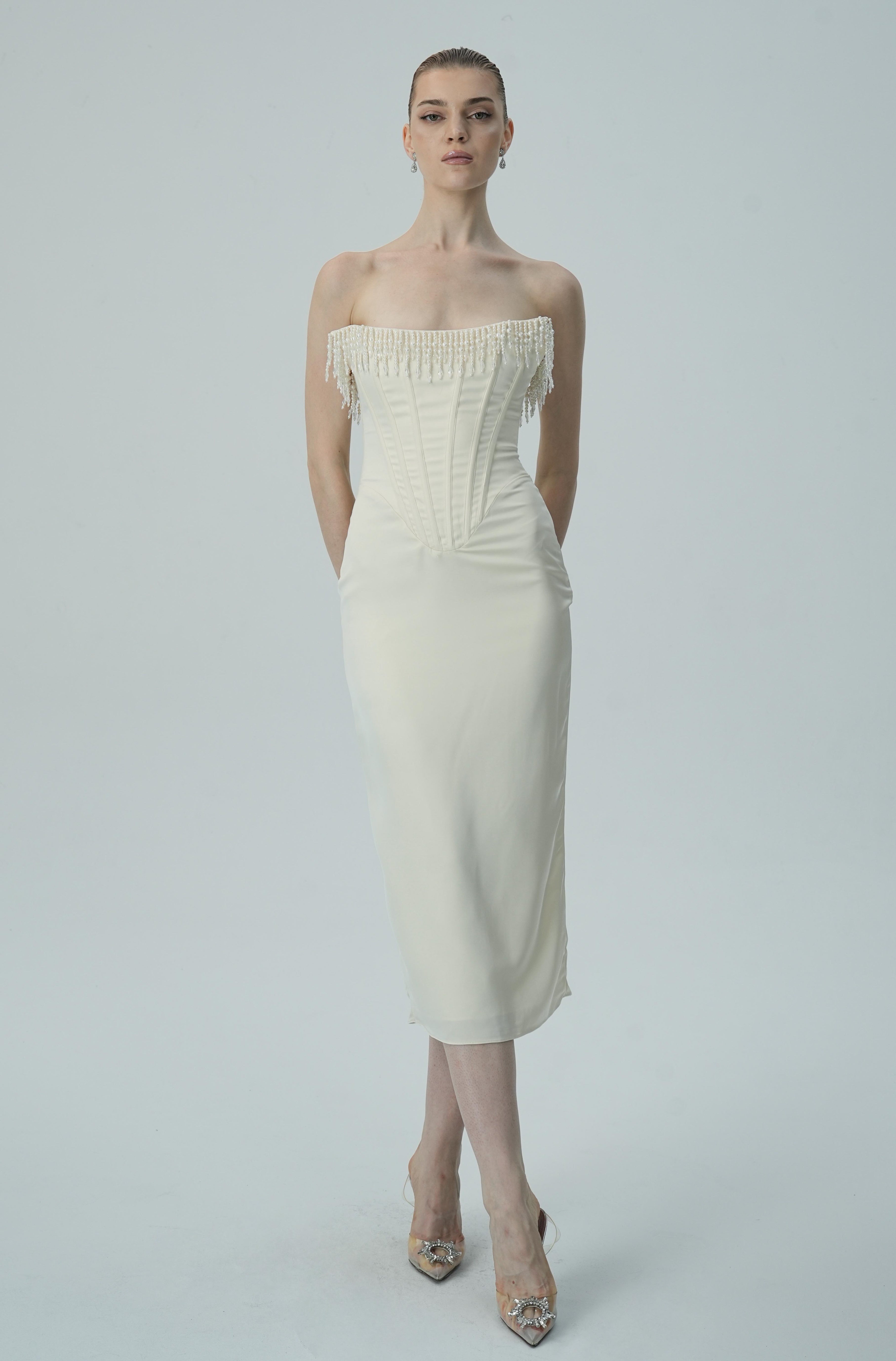 İnci Saçaklı Fildişi Omuzları Açık Midi Elbise