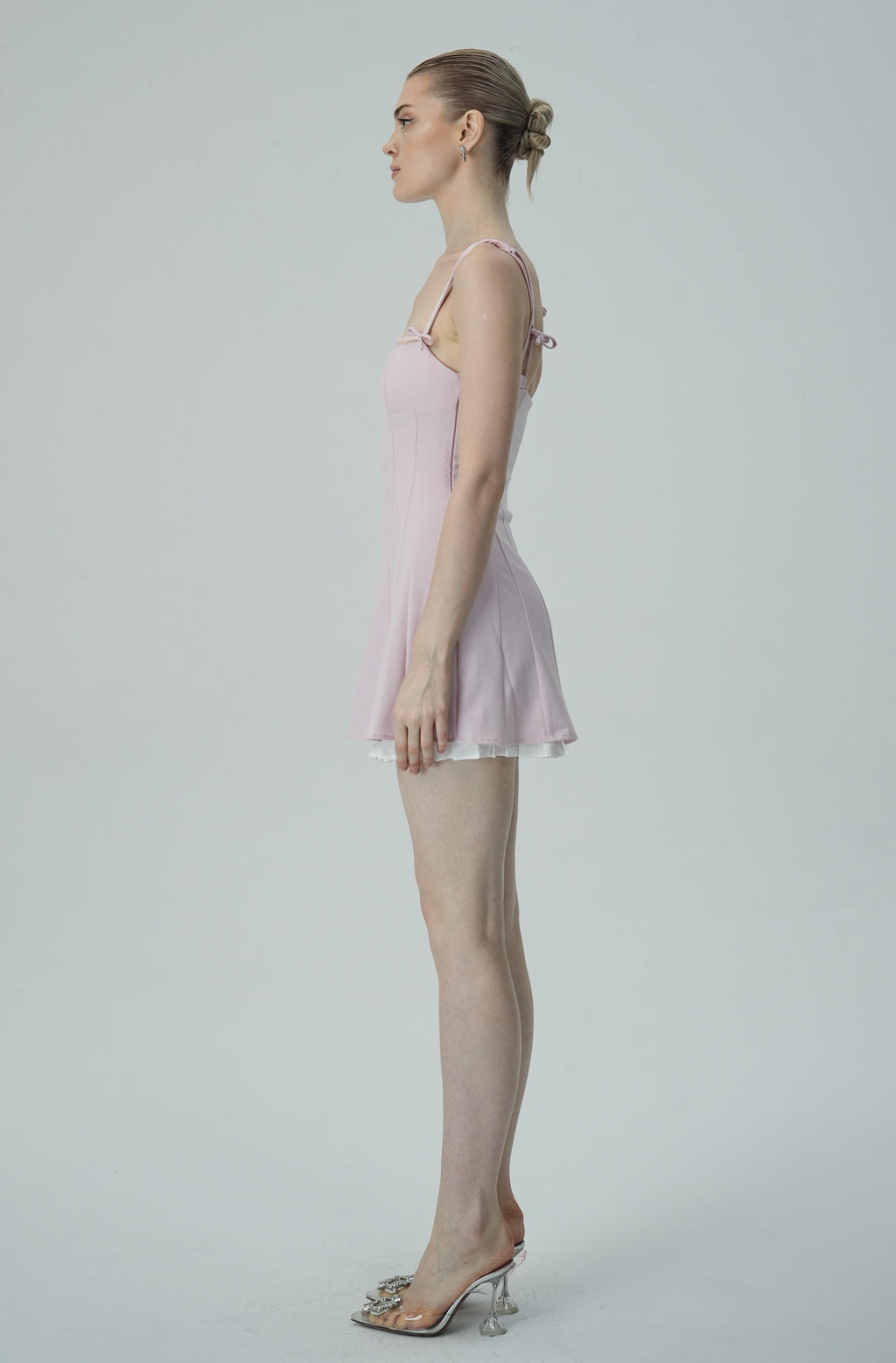 Fiyonk Askılı Yumuşak Pembe Mini Elbise