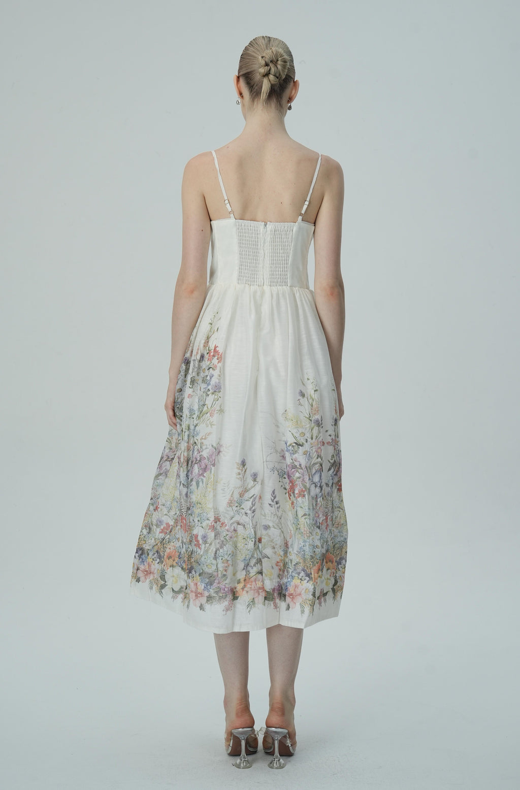 Dantelli Bedene Sahip Çiçek İşlemeli Midi Elbise