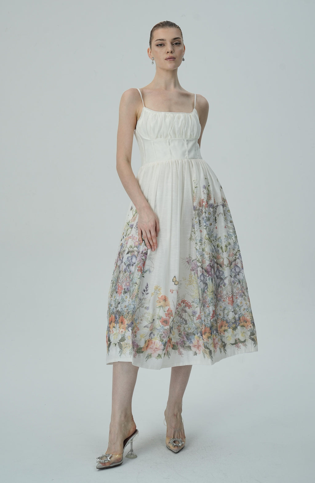 Dantelli Bedene Sahip Çiçek İşlemeli Midi Elbise