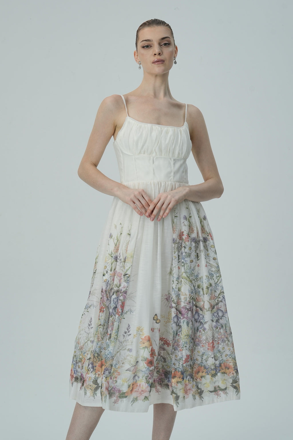 Dantelli Bedene Sahip Çiçek İşlemeli Midi Elbise