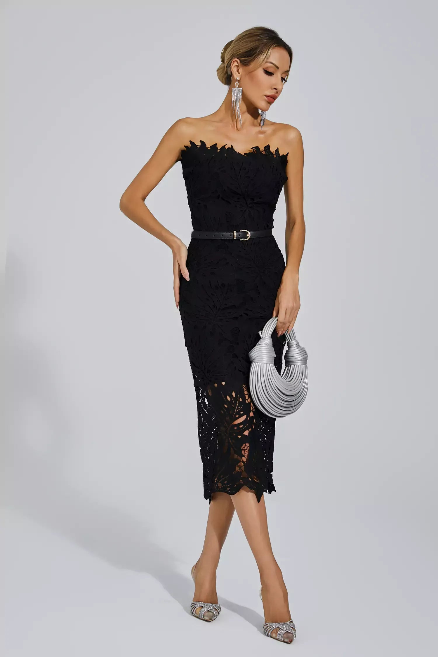 Jazlyn Beyaz Çiçek Dantel Midi Elbise