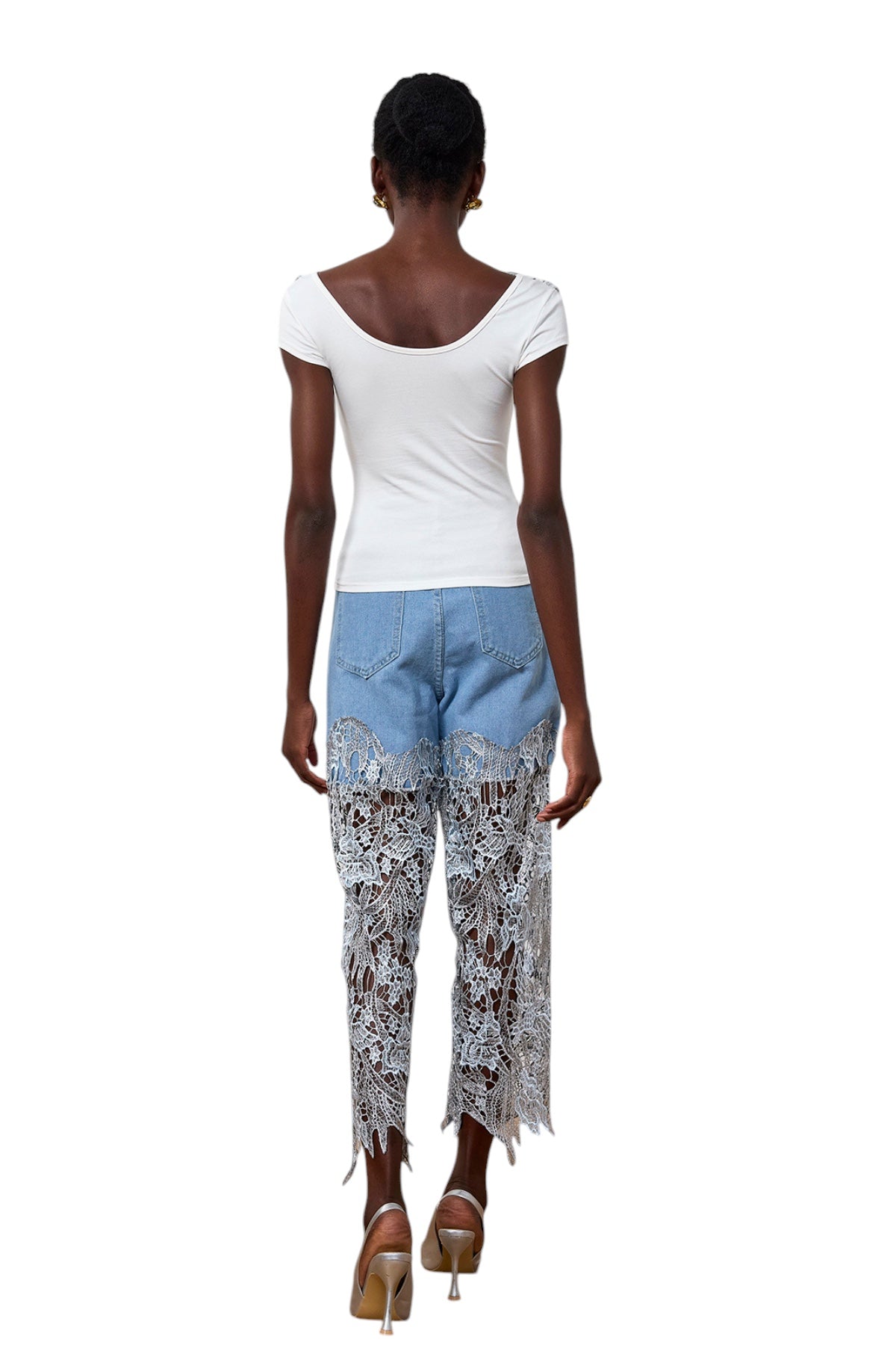 İşlemeli Kesik Çiçek Detaylı Jean