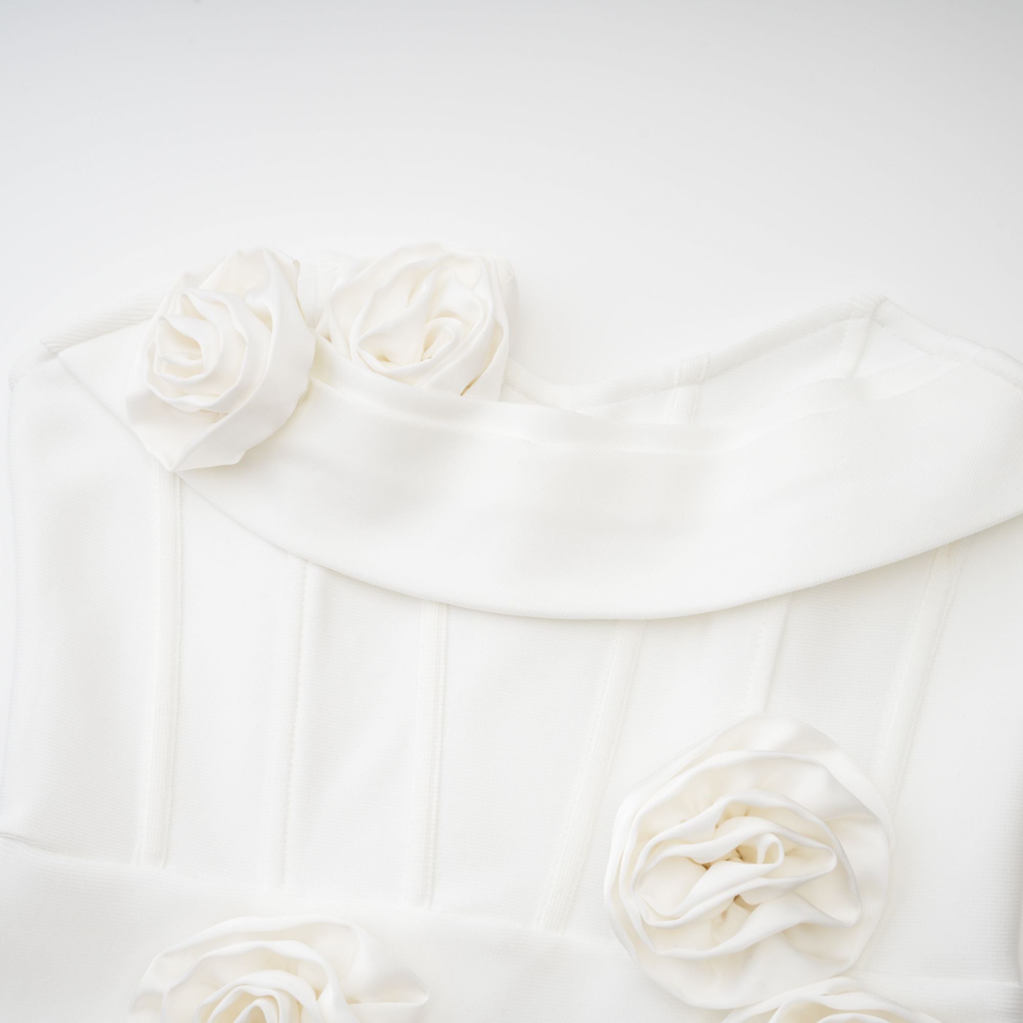 Geneviève Omuzları Açık Çiçekli Elbise