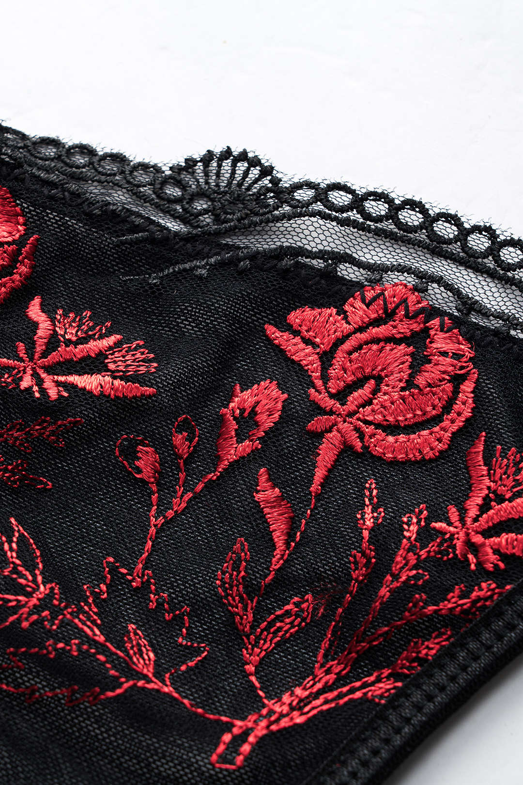 Tül Nakışlı Bağlamalı Büstiyer ve Jartiyer Takımı