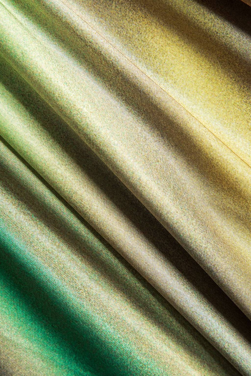 Çiçek Desenli Halter Yaka Sırtı Açık Maxi Elbise