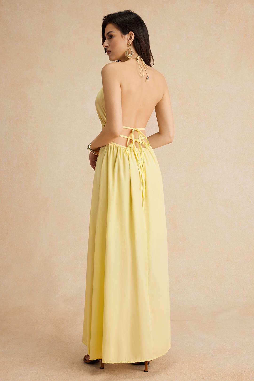 Halter Yaka Kesik Detaylı Kolsuz Maxi Elbise