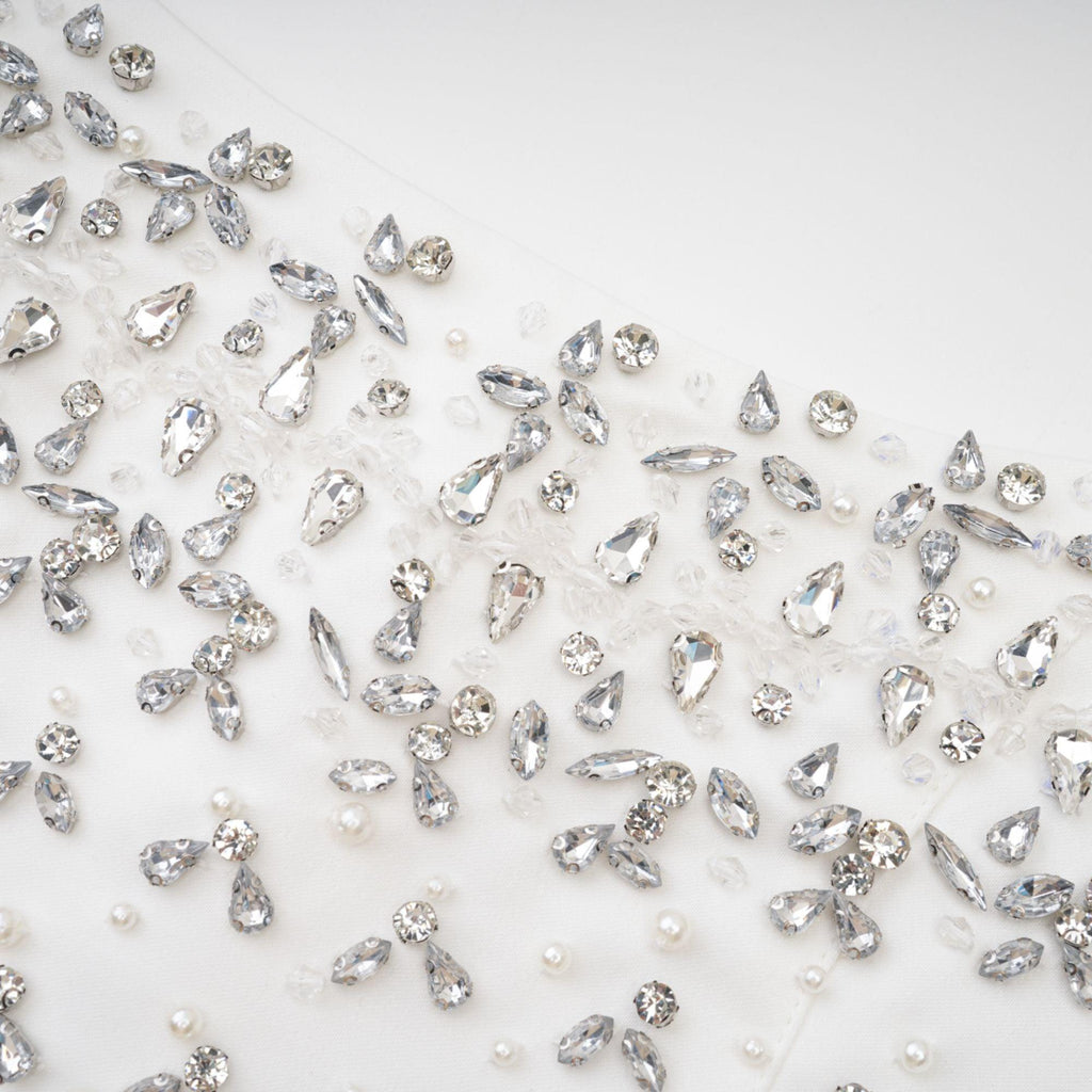 Radiance Elegance Beyaz Taş İşlemeli Straplez Mini Elbise