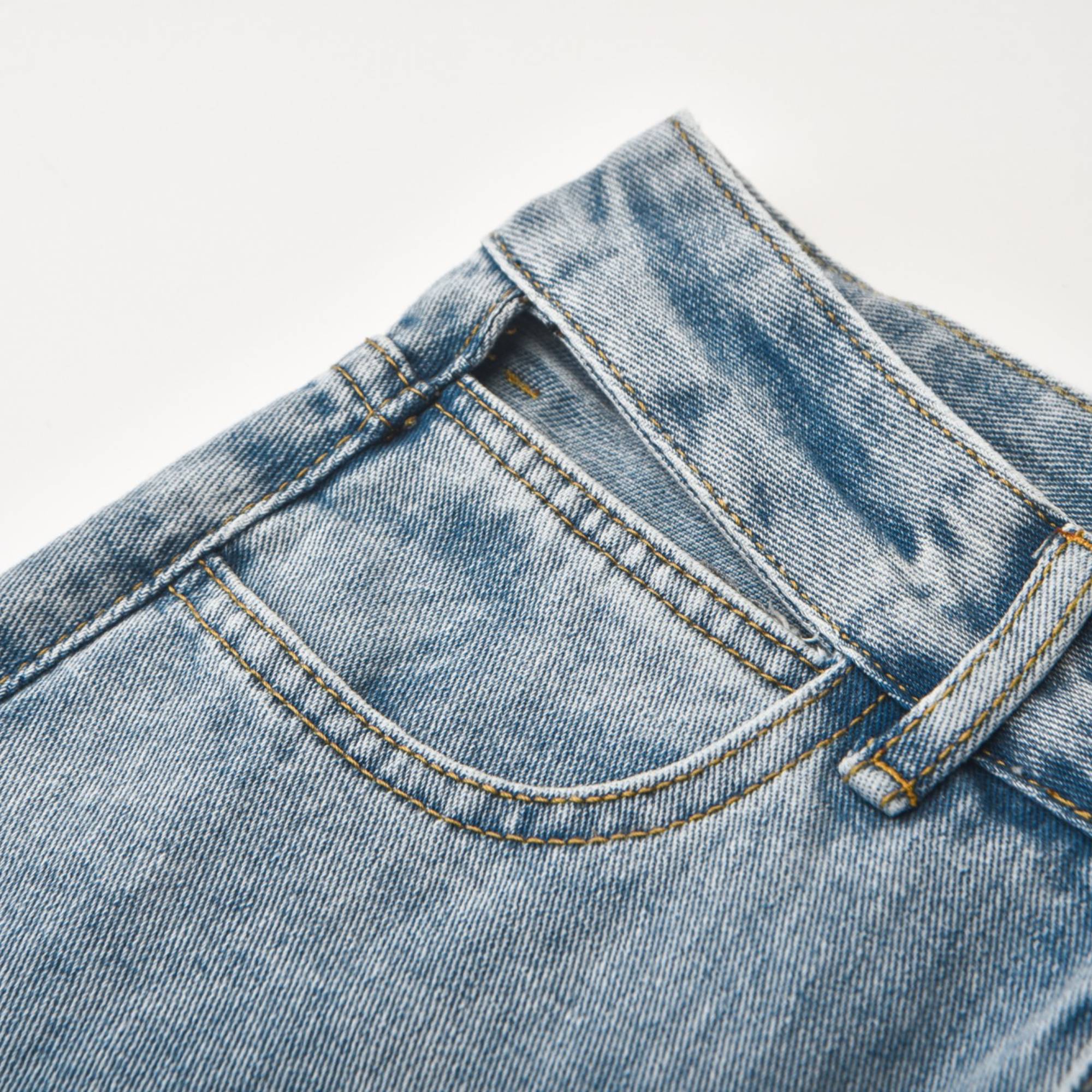 Kalp baskılı düz paça jean